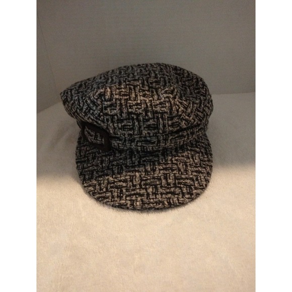Betmar New York Women Cabbie Wool Blend Tweed Black White Hat - Picture 3 of 10